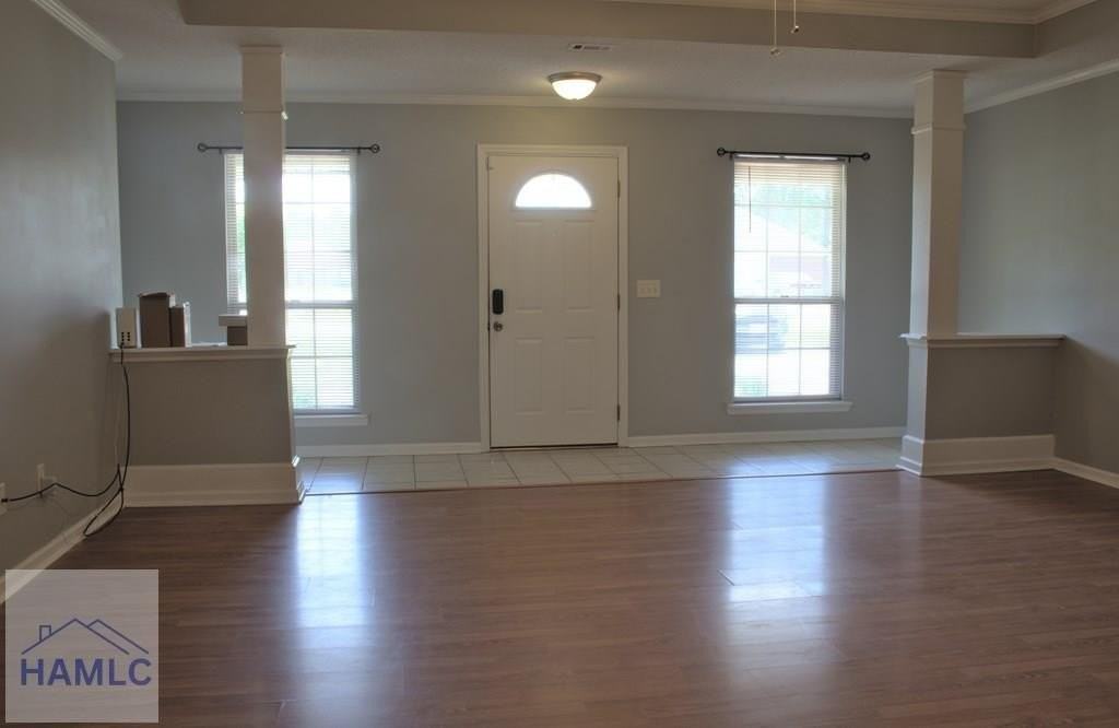 2356 Rowe St - Photo 3 of 15