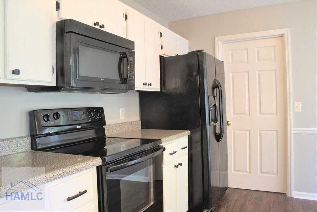 2356 Rowe St - Photo 4 of 15