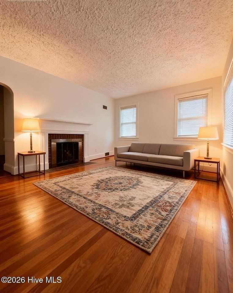 1613 Longwood Dr - Photo 5 of 22