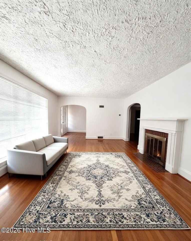 1613 Longwood Dr - Photo 6 of 22