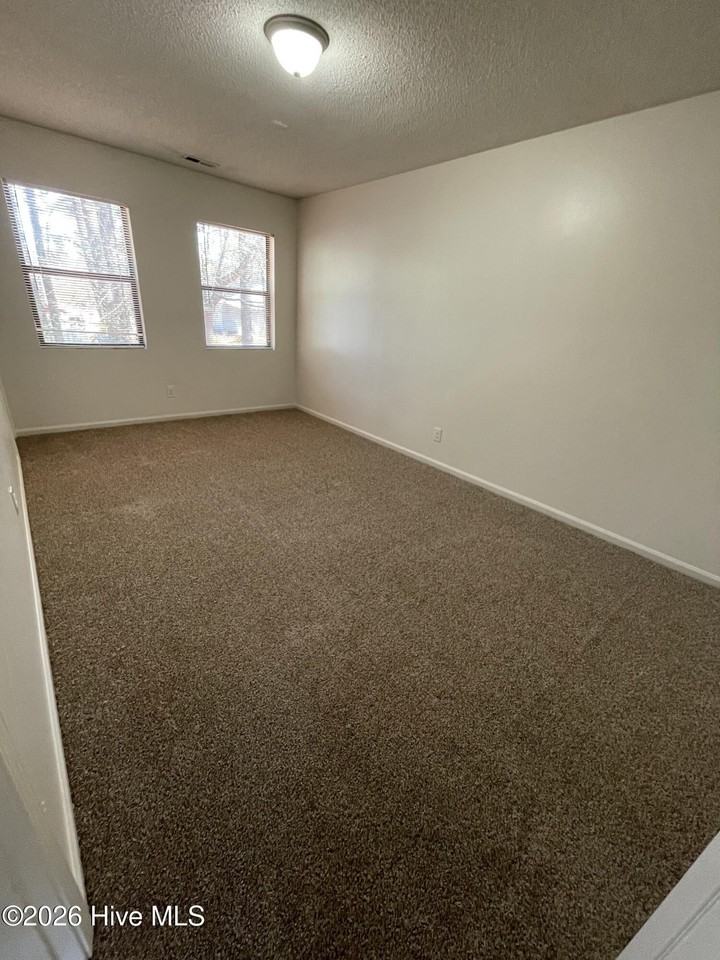 128 Cordell Cir - Photo 5 of 11