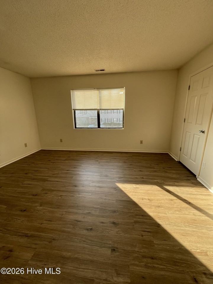 128 Cordell Cir - Photo 6 of 11