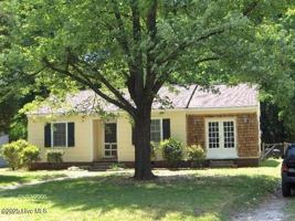 featured image of 2408 E 3rd St