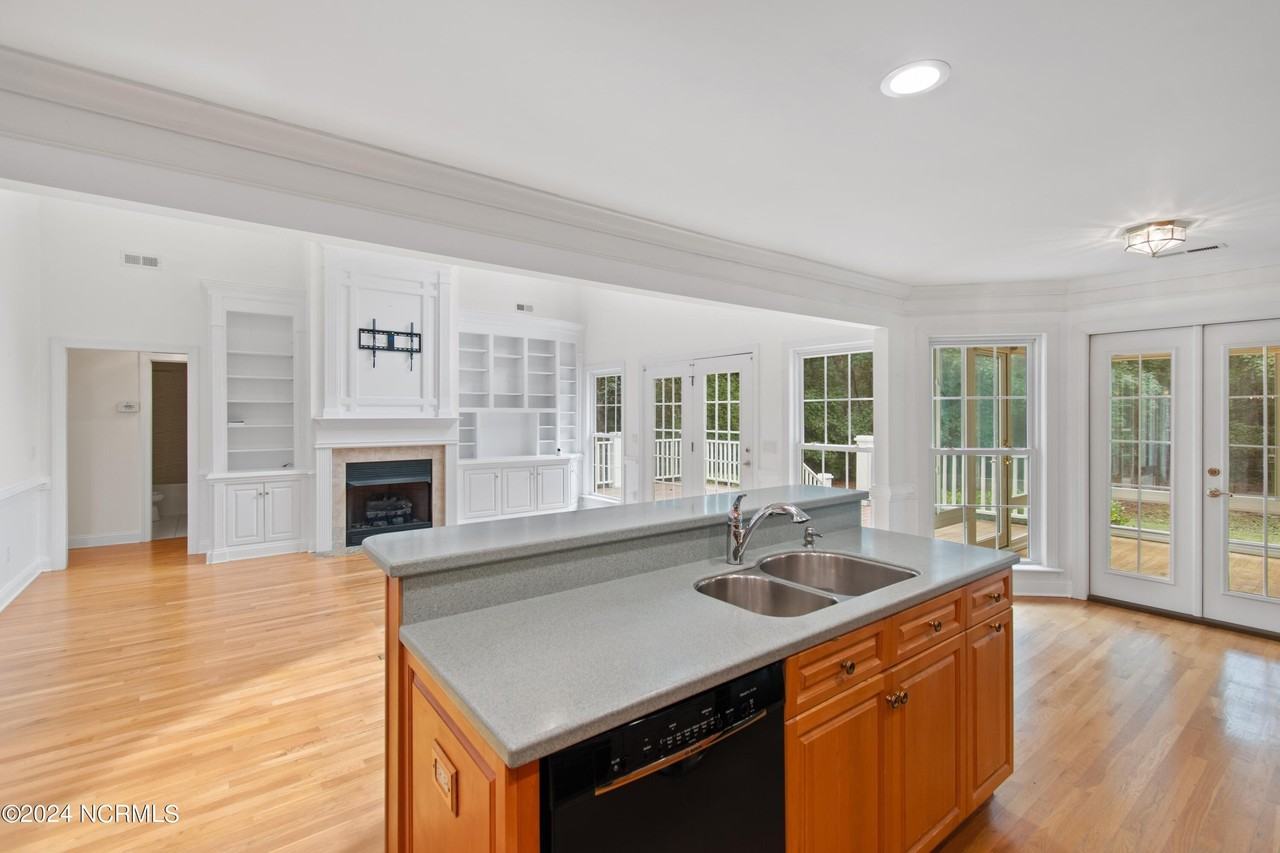 3567 Medinah Ave E - Photo 6 of 30