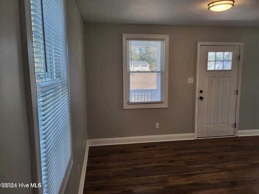 107 Bryan St - Photo 5 of 37