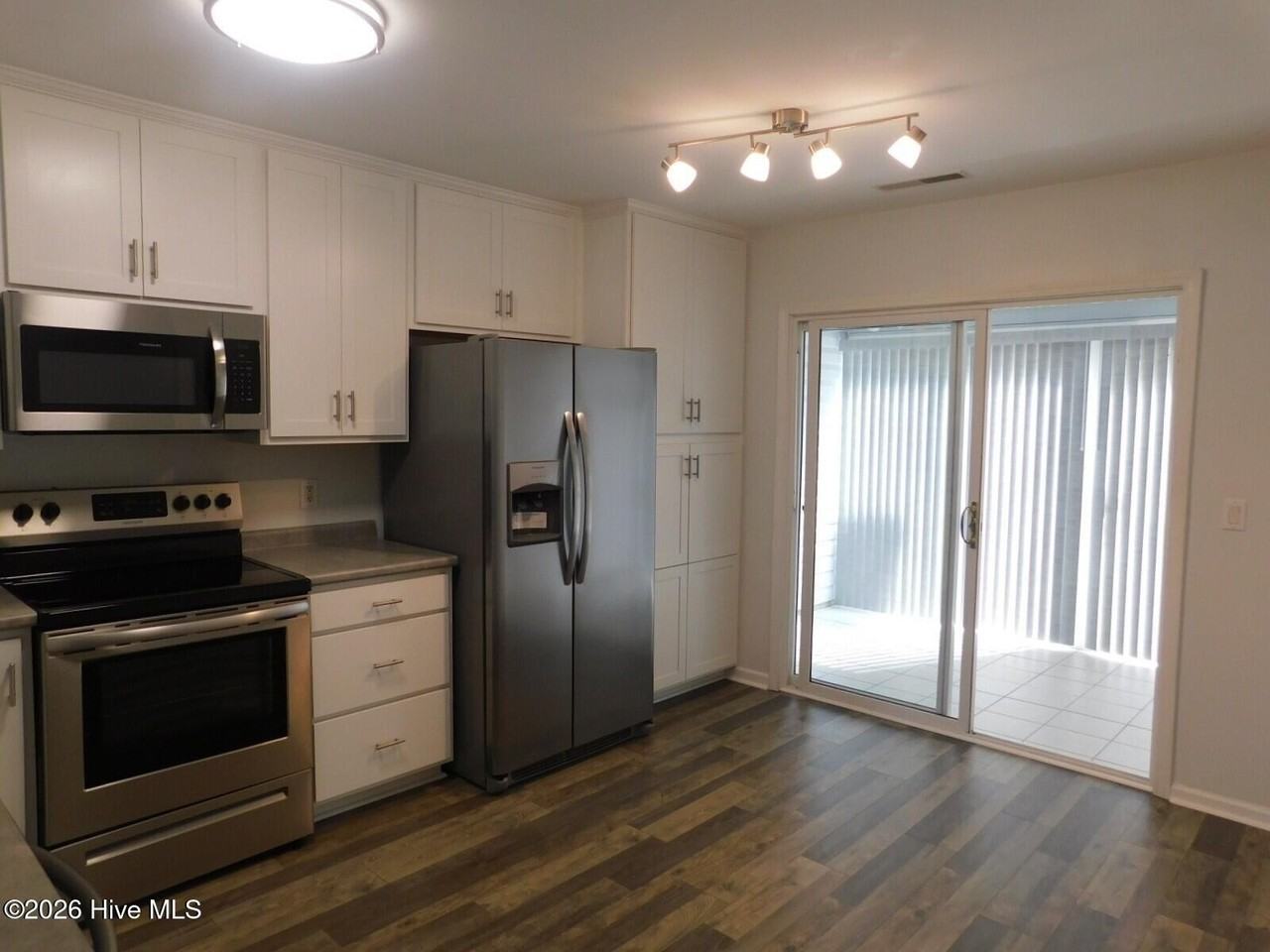 503 Courtyard W - Photo 4 of 15