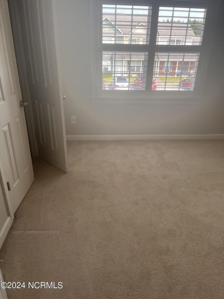 704 Streamwood Dr - Photo 4 of 5