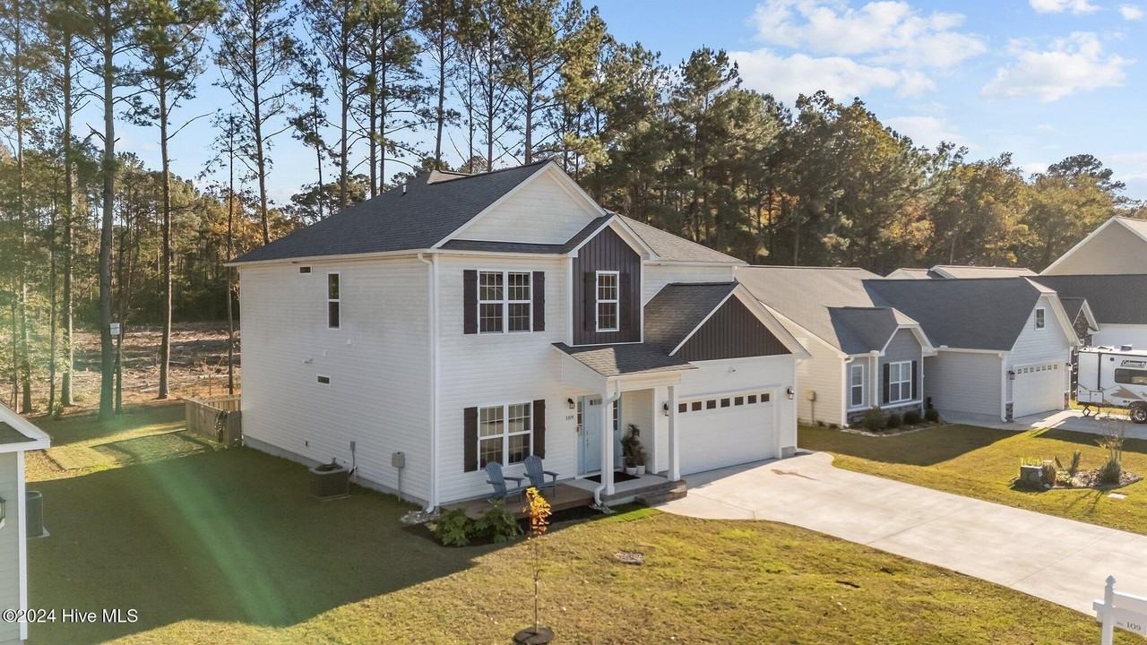 109 Station Yard Rd - Photo 3 of 50