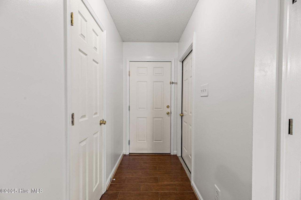 123 Jerrett Ln - Photo 4 of 30