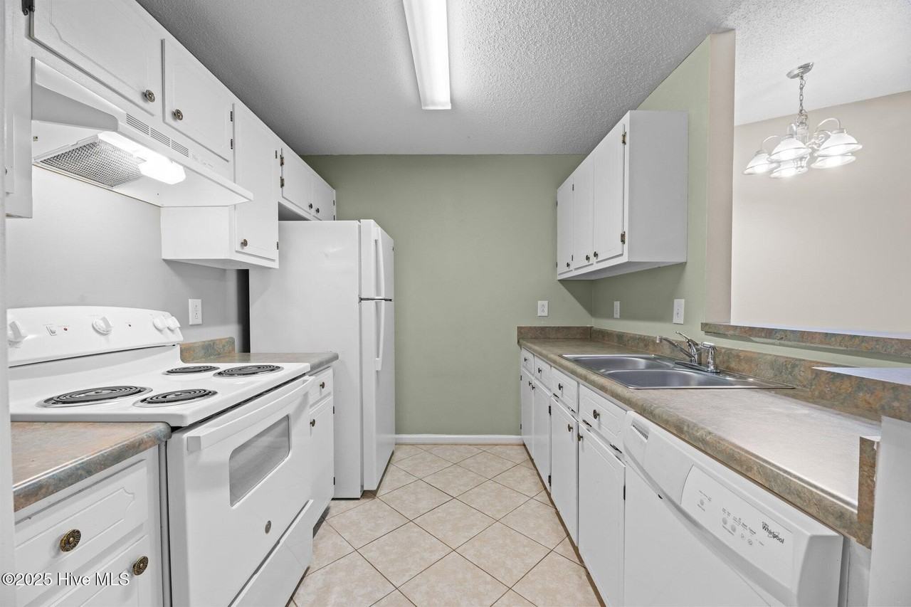 123 Jerrett Ln - Photo 5 of 30