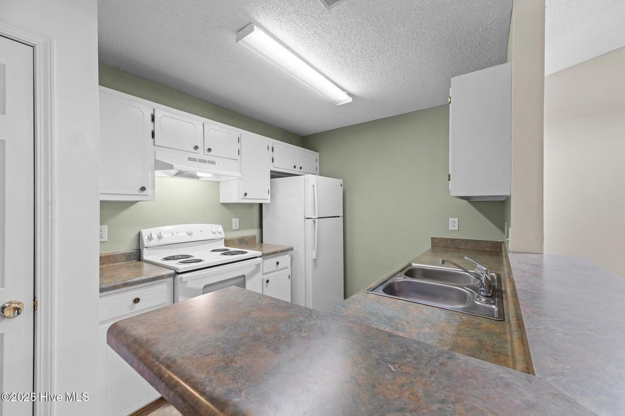 123 Jerrett Ln - Photo 6 of 30