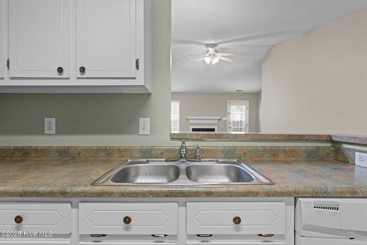 123 Jerrett Ln - Photo 7 of 30