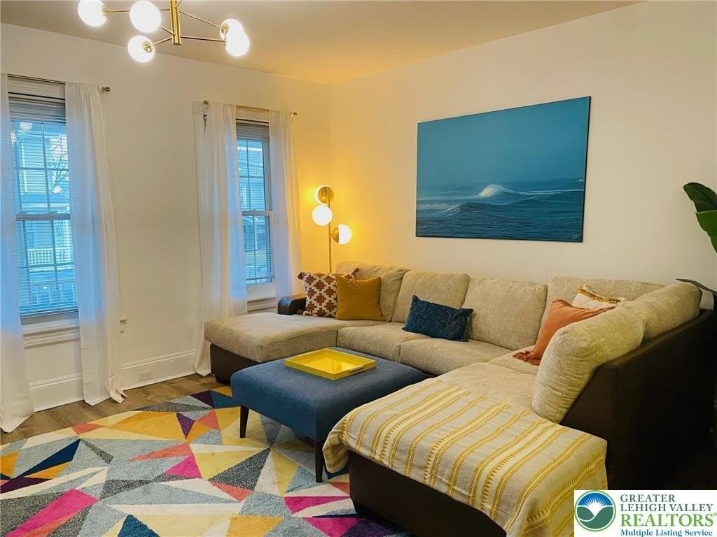 37 Evergreen St - Photo 4 of 32