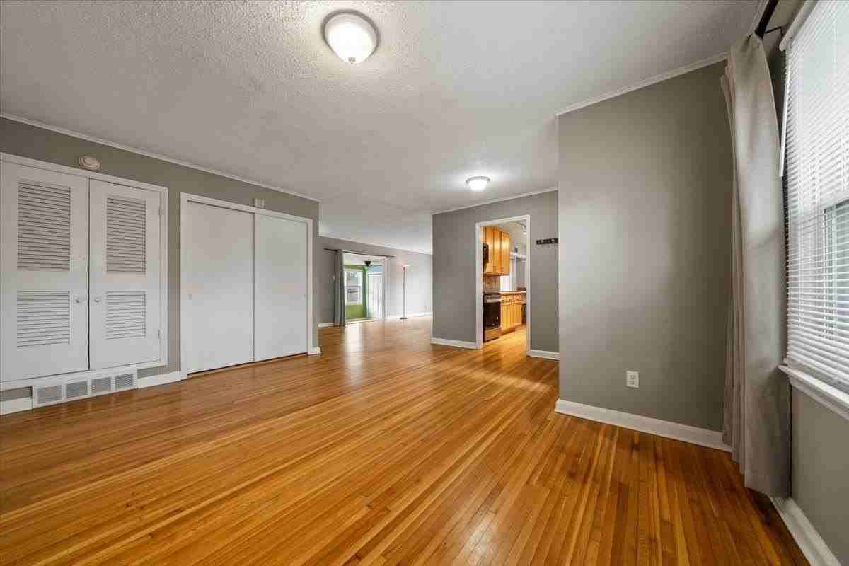 1073 Ivy Rd - Photo 2 of 33