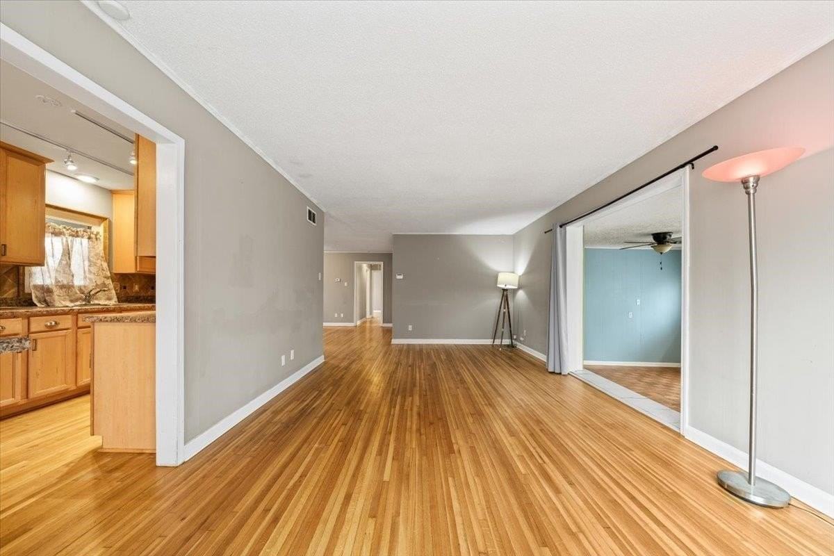 1073 Ivy Rd - Photo 7 of 33