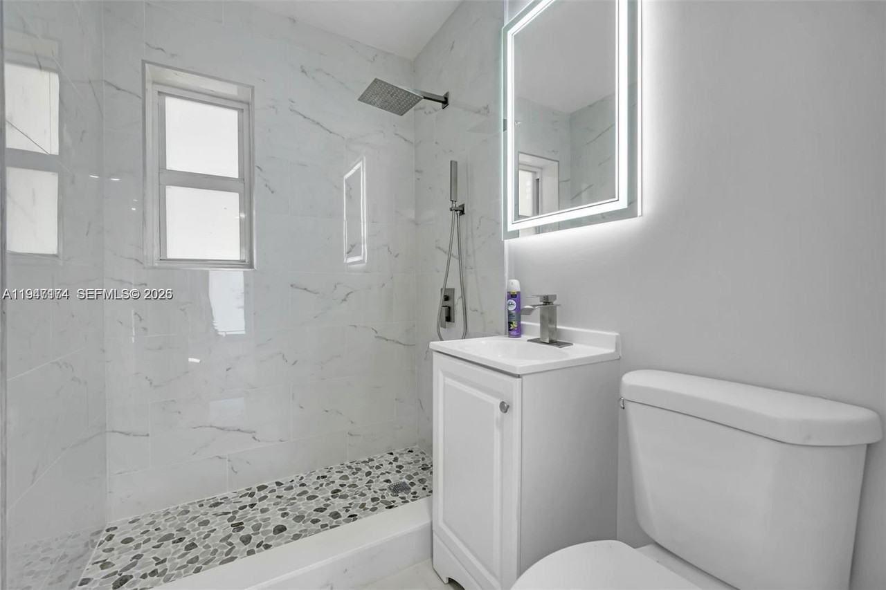 6326 Sw 24th St - Photo 3 of 8