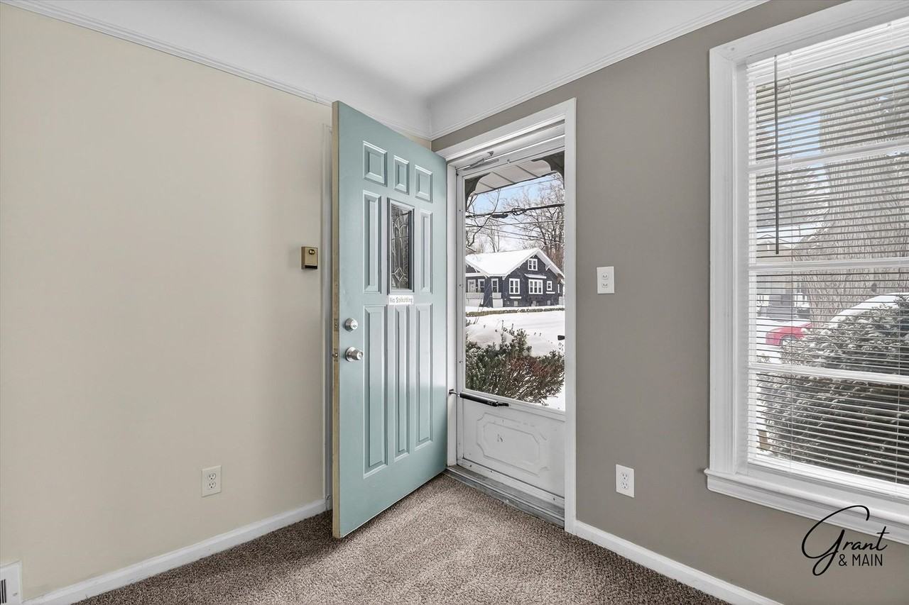 22400 Cleveland St - Photo 2 of 30