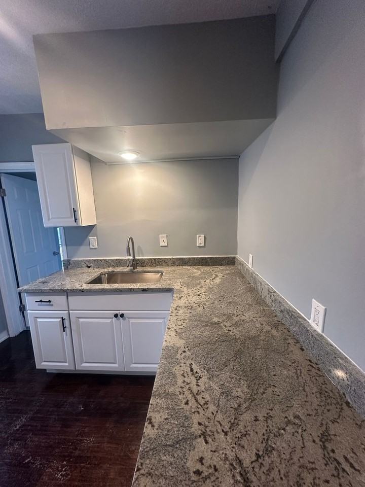 254 Bowmanville St - Photo 6 of 18