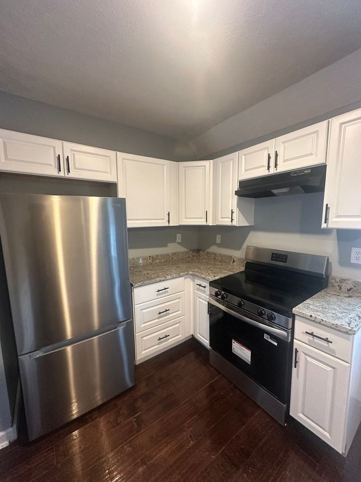 254 Bowmanville St - Photo 7 of 18