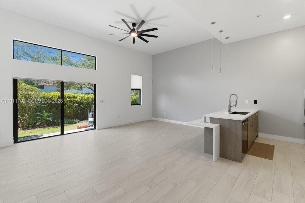 913 Nw 45th Ter #913 - Photo 5 of 32