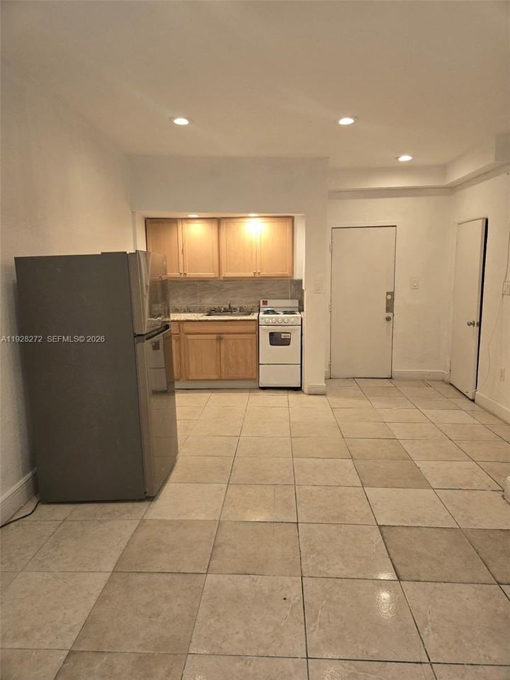 2614 Sw 8th St #1 - Photo 2 of 3