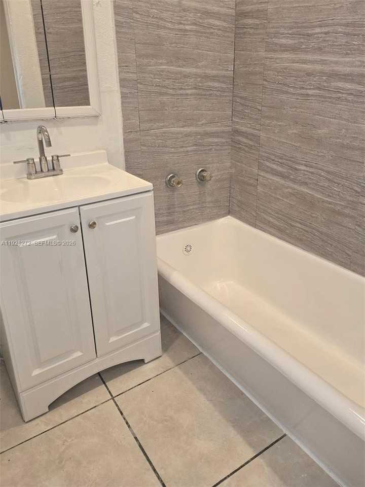 2614 Sw 8th St #1 - Photo 3 of 3