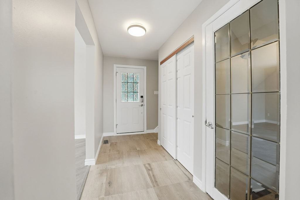 2039 Saint Laurent Boulevard - Photo 4 of 22