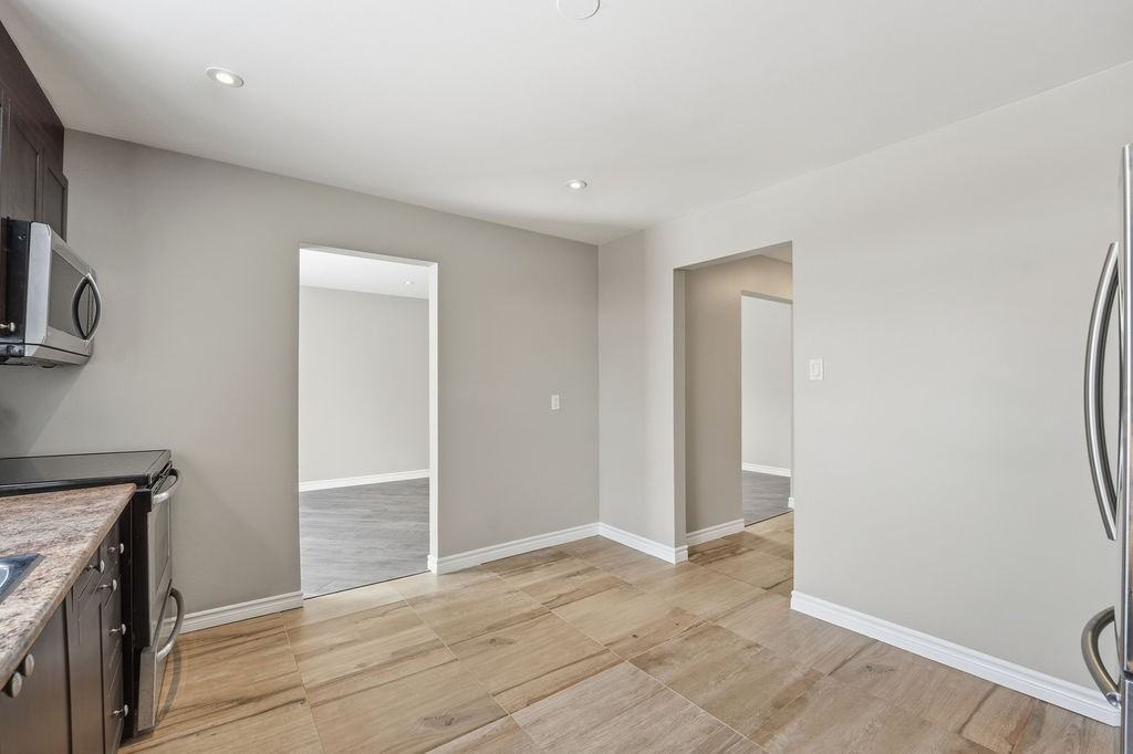 2039 Saint Laurent Boulevard - Photo 6 of 22