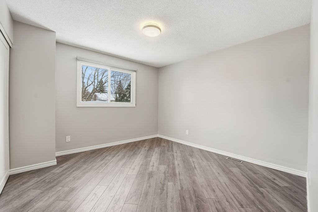 2039 Saint Laurent Boulevard - Photo 7 of 22