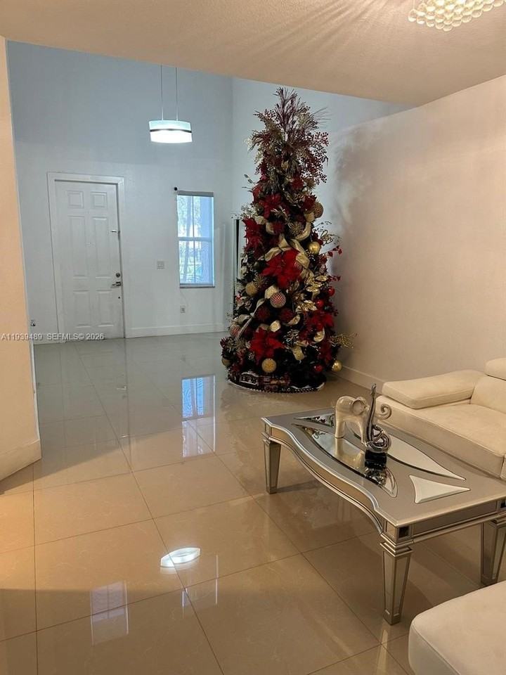 10788 Nw 74th Ln - Photo 2 of 19