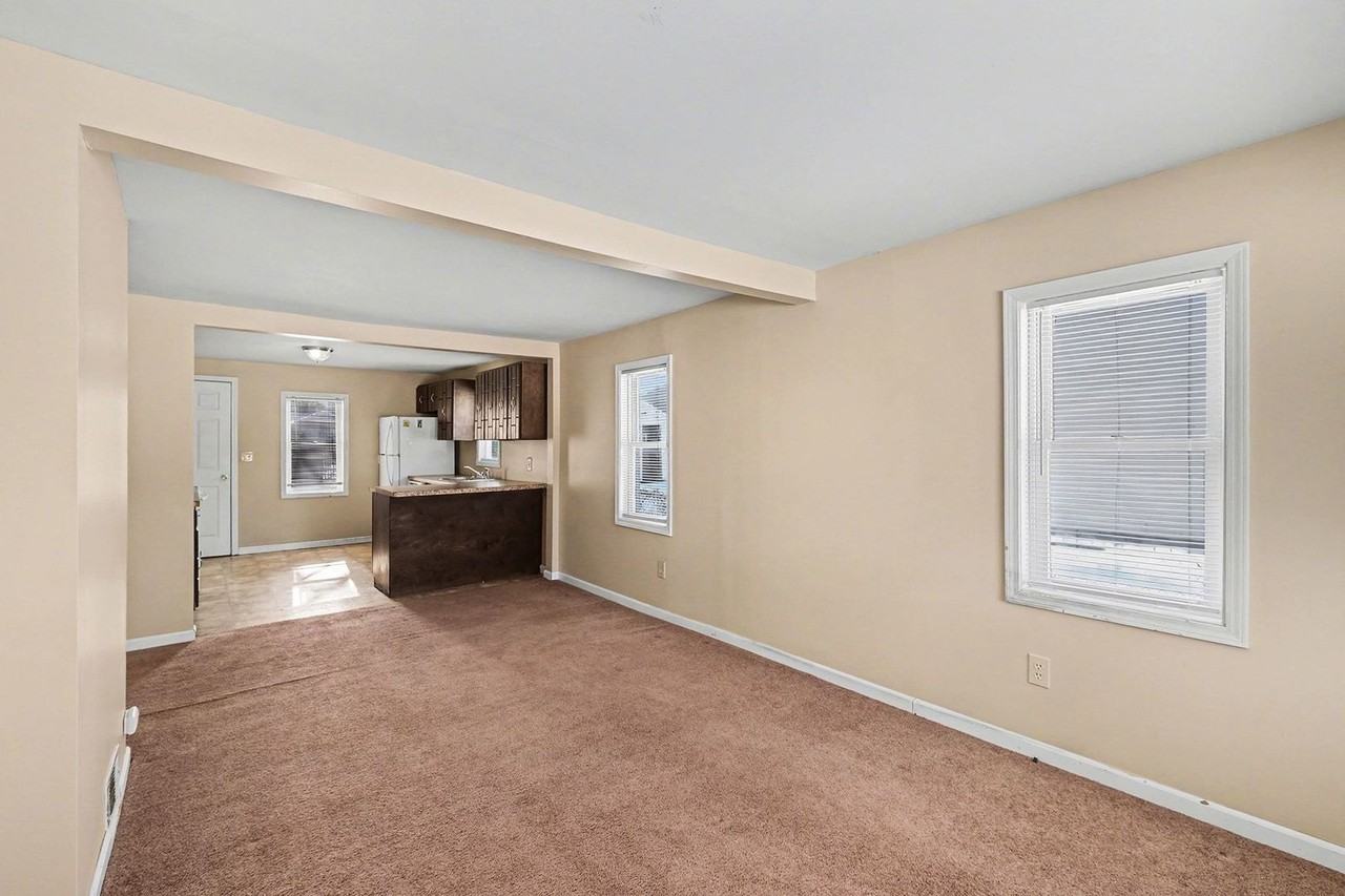 1121 W Boatfield Ave - Photo 5 of 14