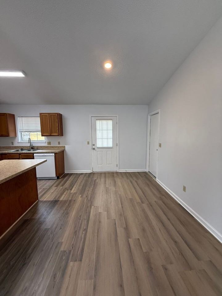 105 Boxwood Ct - Photo 5 of 20