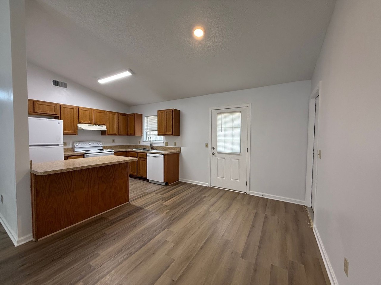 105 Boxwood Ct - Photo 6 of 20