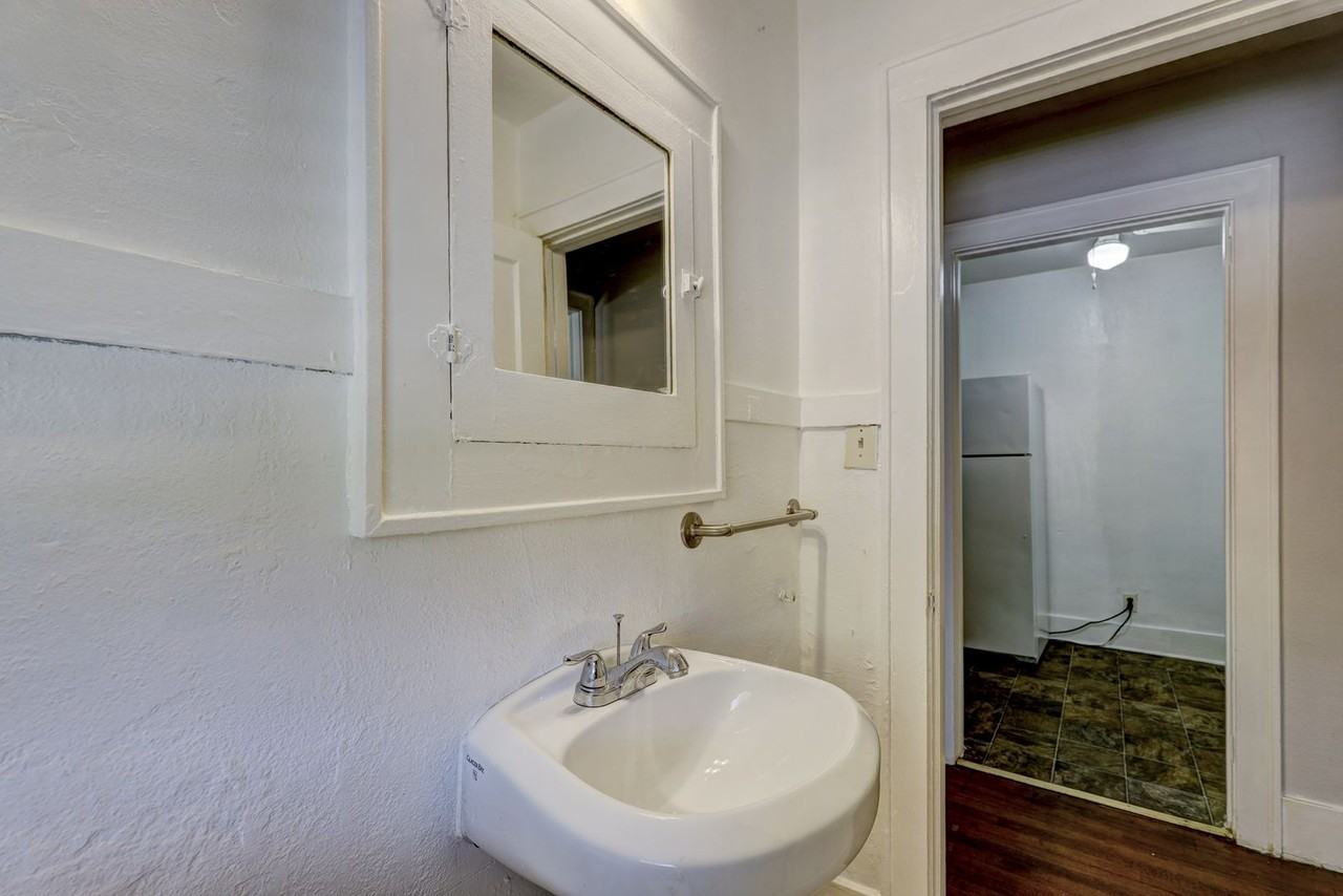 1419 Nw 17th St - Photo 3 of 34