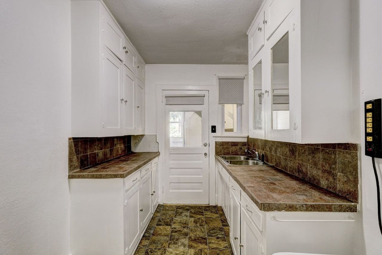 1419 Nw 17th St - Photo 6 of 34