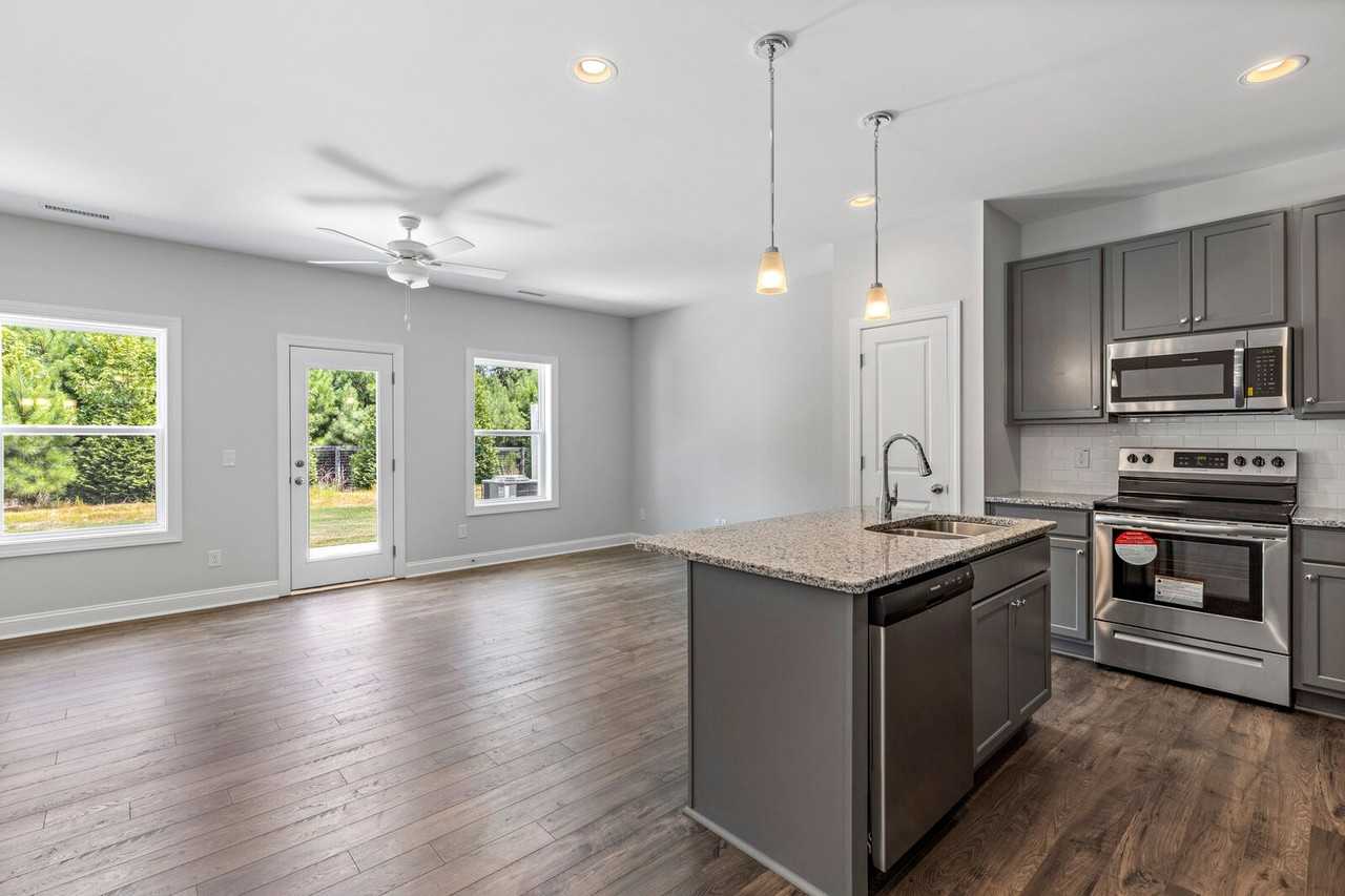 416 Barrington Row Ave - Photo 2 of 18