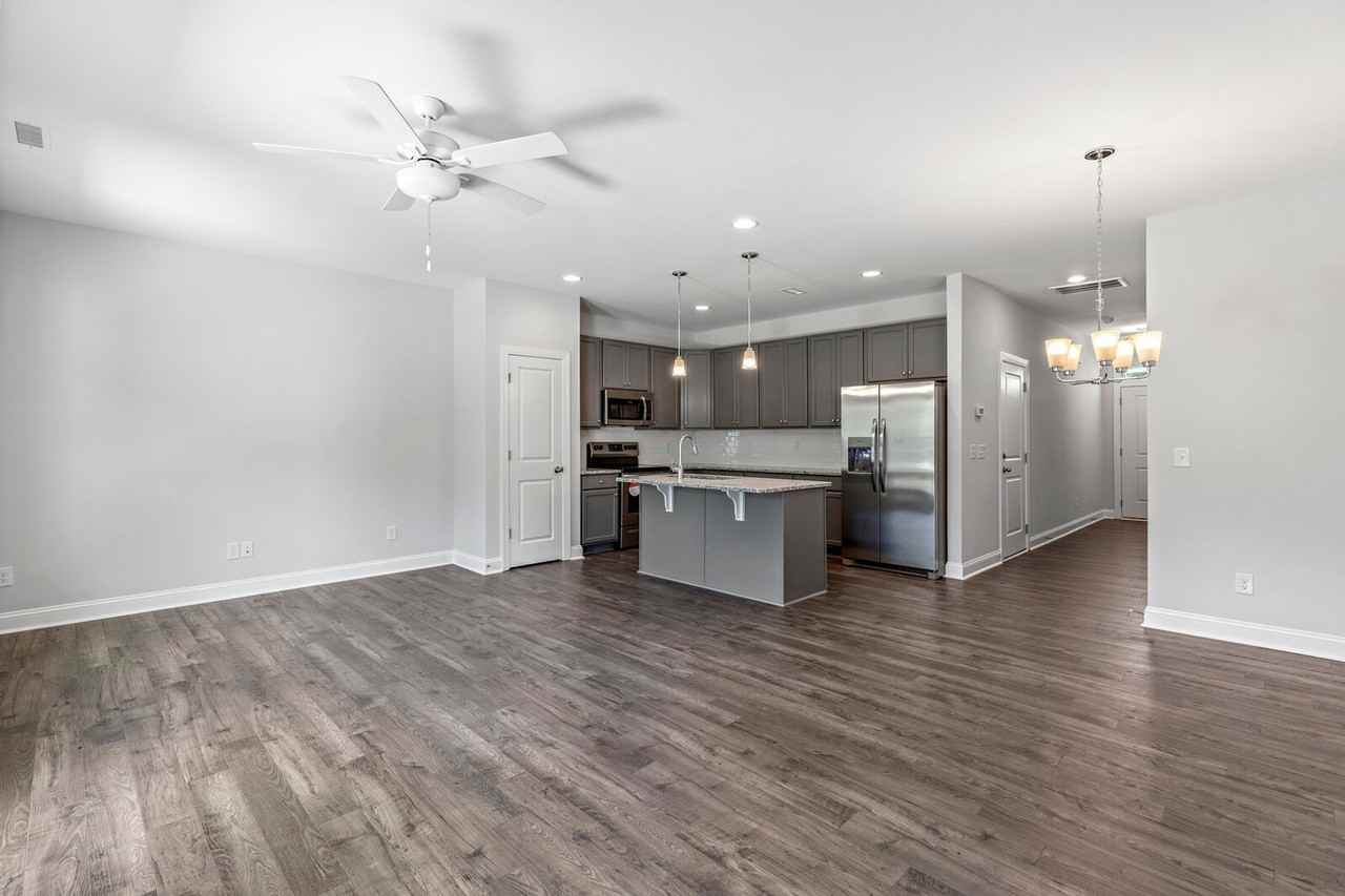 416 Barrington Row Ave - Photo 3 of 18