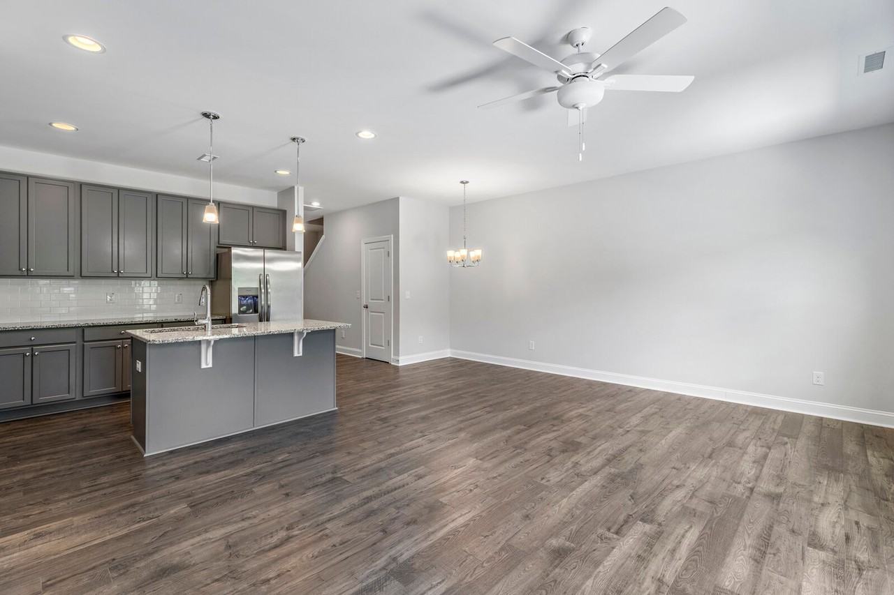 416 Barrington Row Ave - Photo 4 of 18