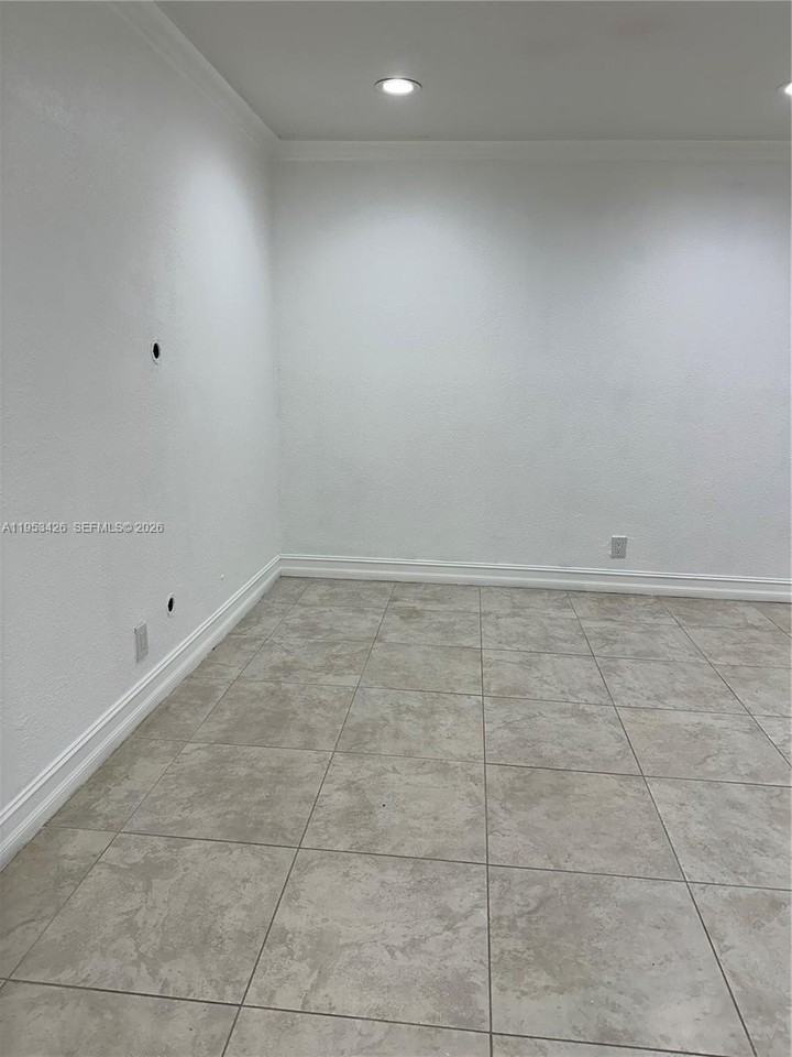 4329 Nw 3rd Ave - Photo 4 of 21