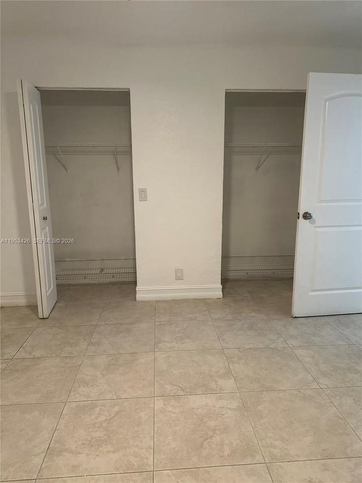 4329 Nw 3rd Ave - Photo 6 of 21