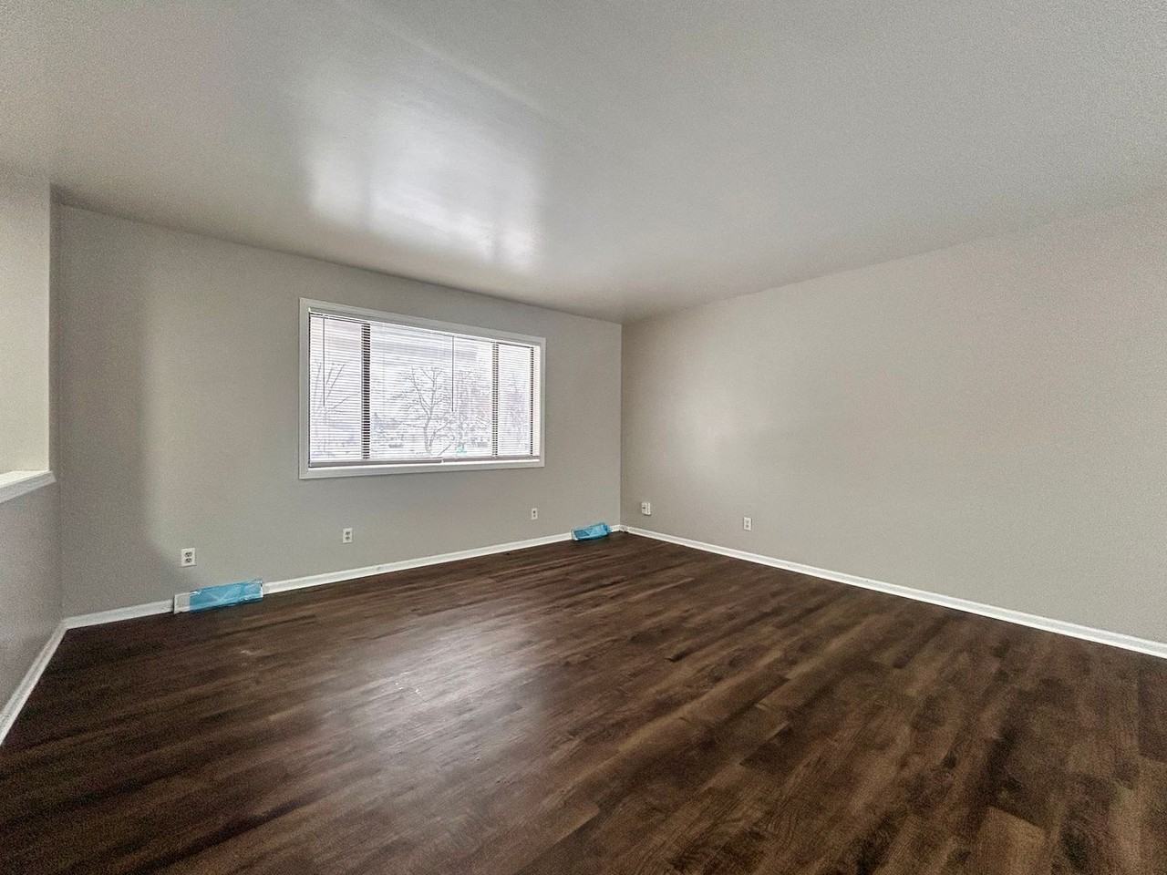 607 Clayton Ave Nw - Photo 3 of 11