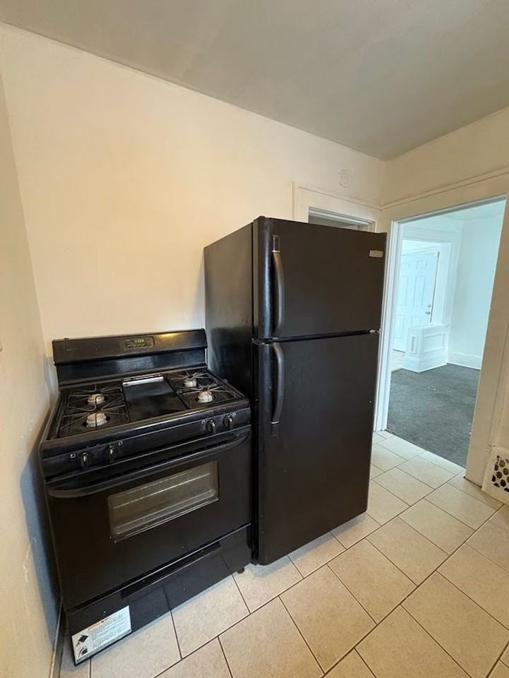 594 Kling St - Photo 6 of 13