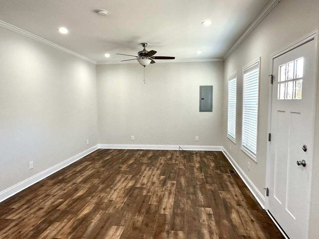 914 Hopson St - Photo 4 of 9