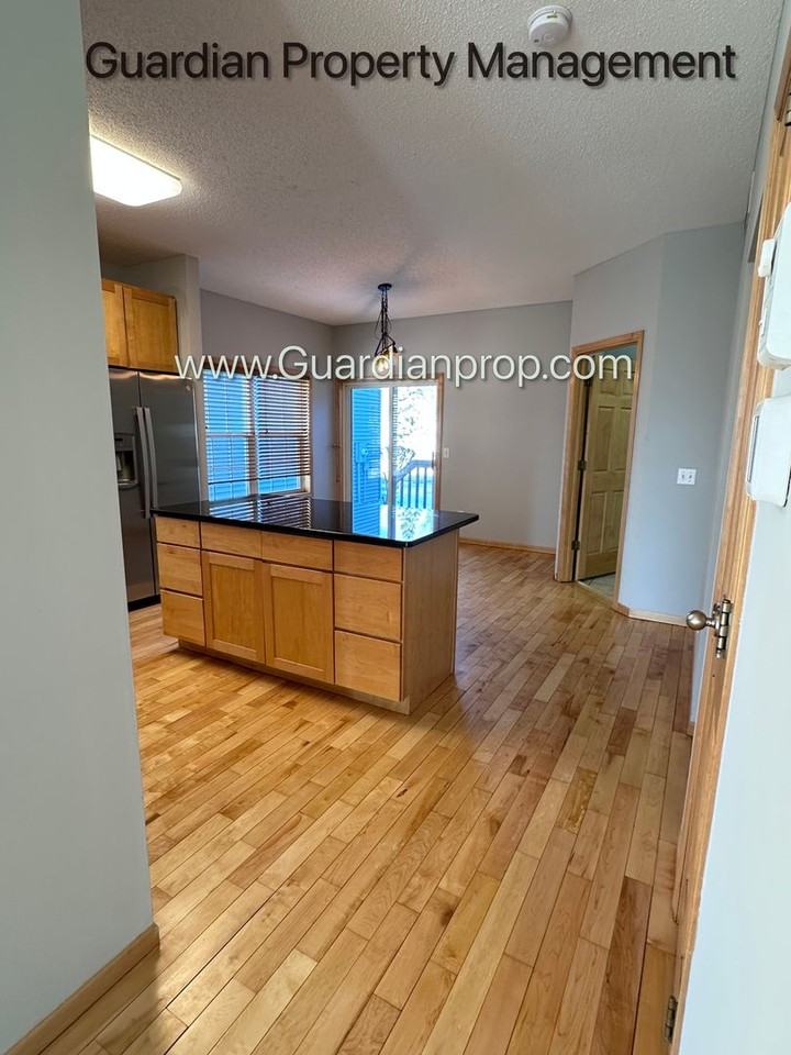 523 2nd St Ne - Photo 3 of 23