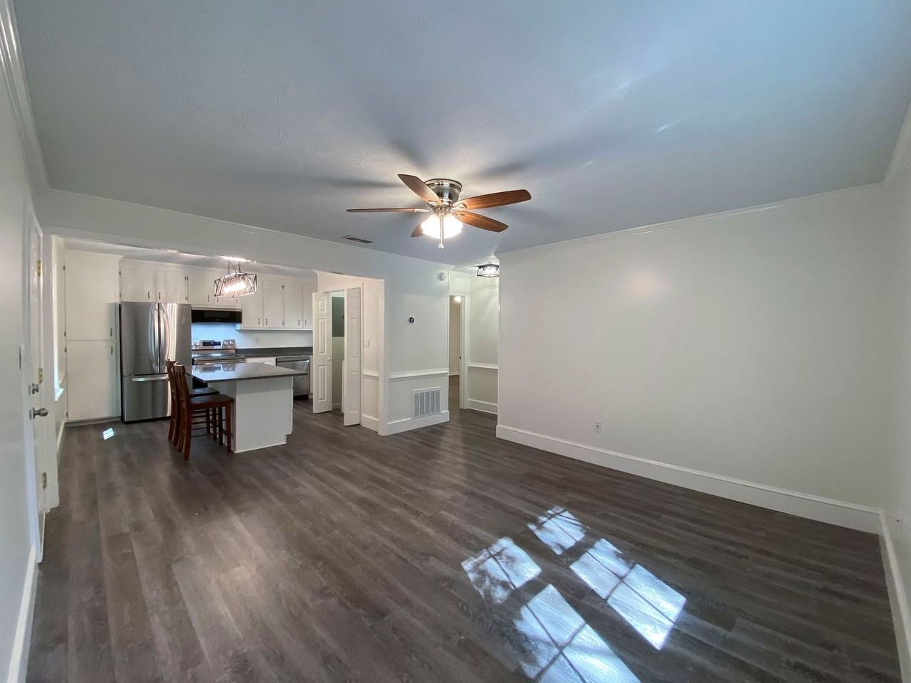 205 Parkridge Dr - Photo 3 of 18