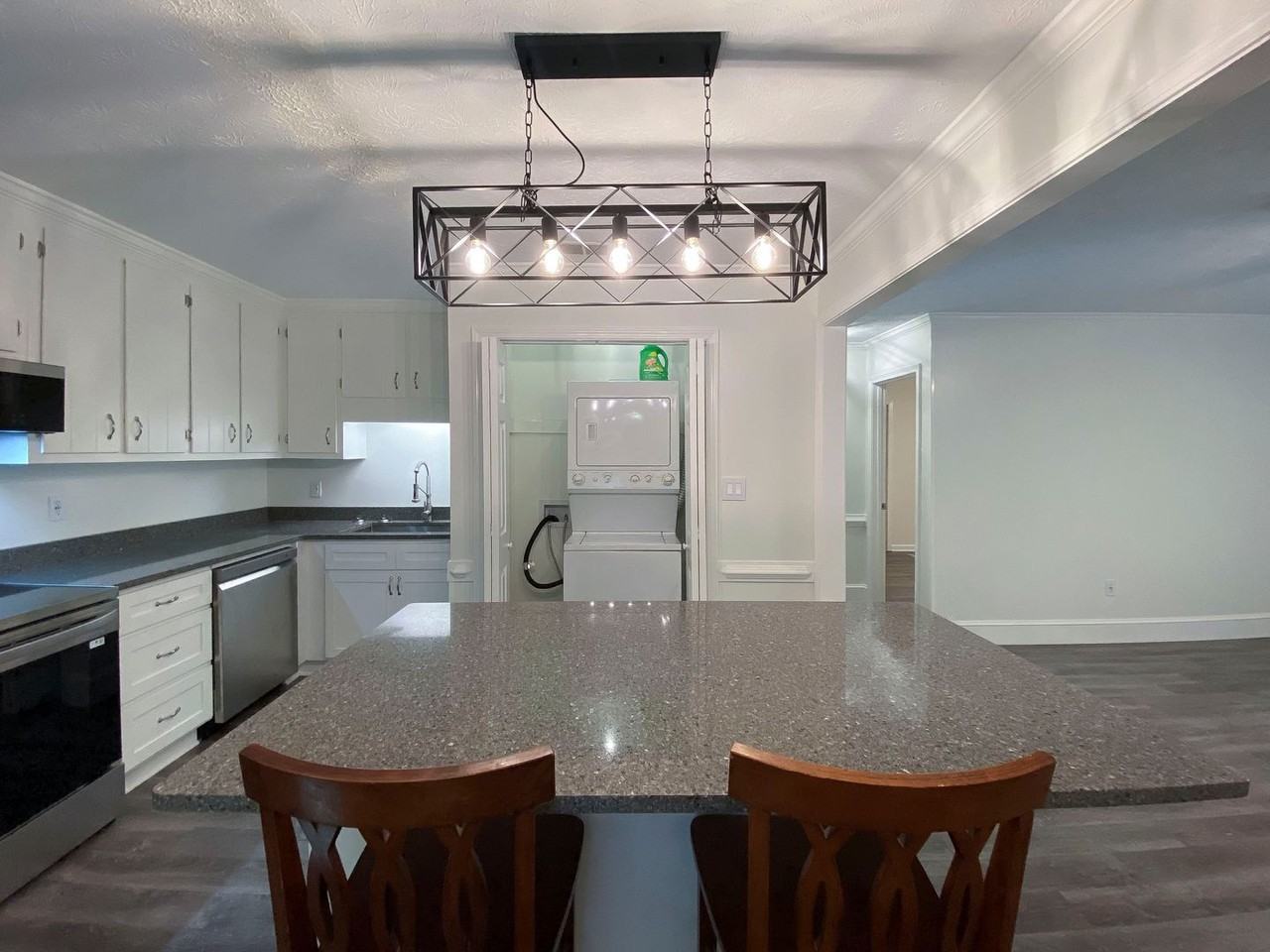 205 Parkridge Dr - Photo 4 of 18