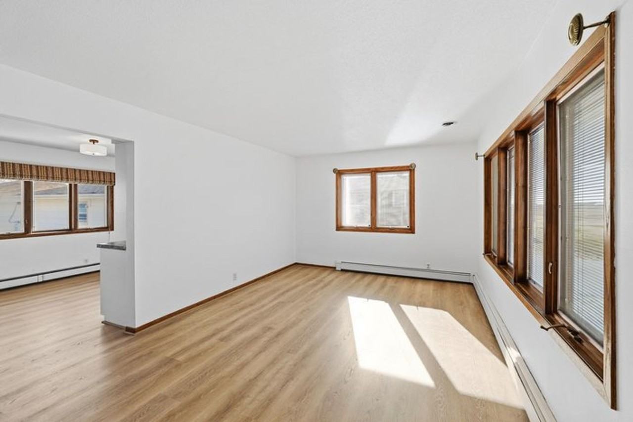 402 S Clark Ave - Photo 3 of 24