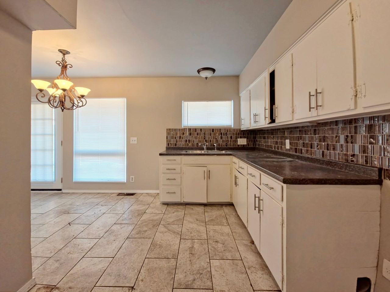 2106 57th St - Photo 4 of 13