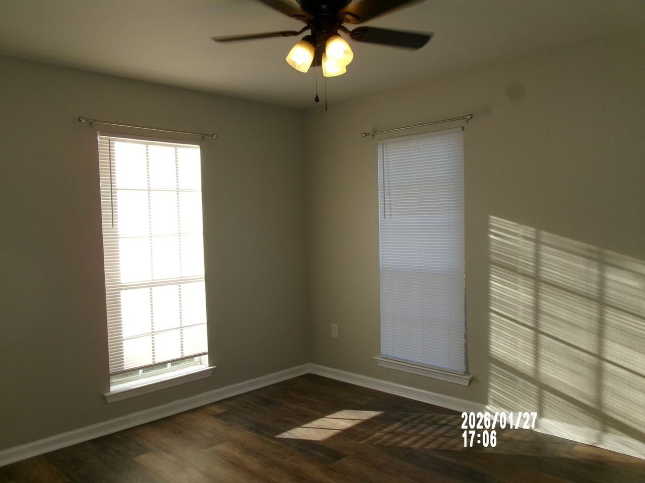 211 Holley St - Photo 3 of 12