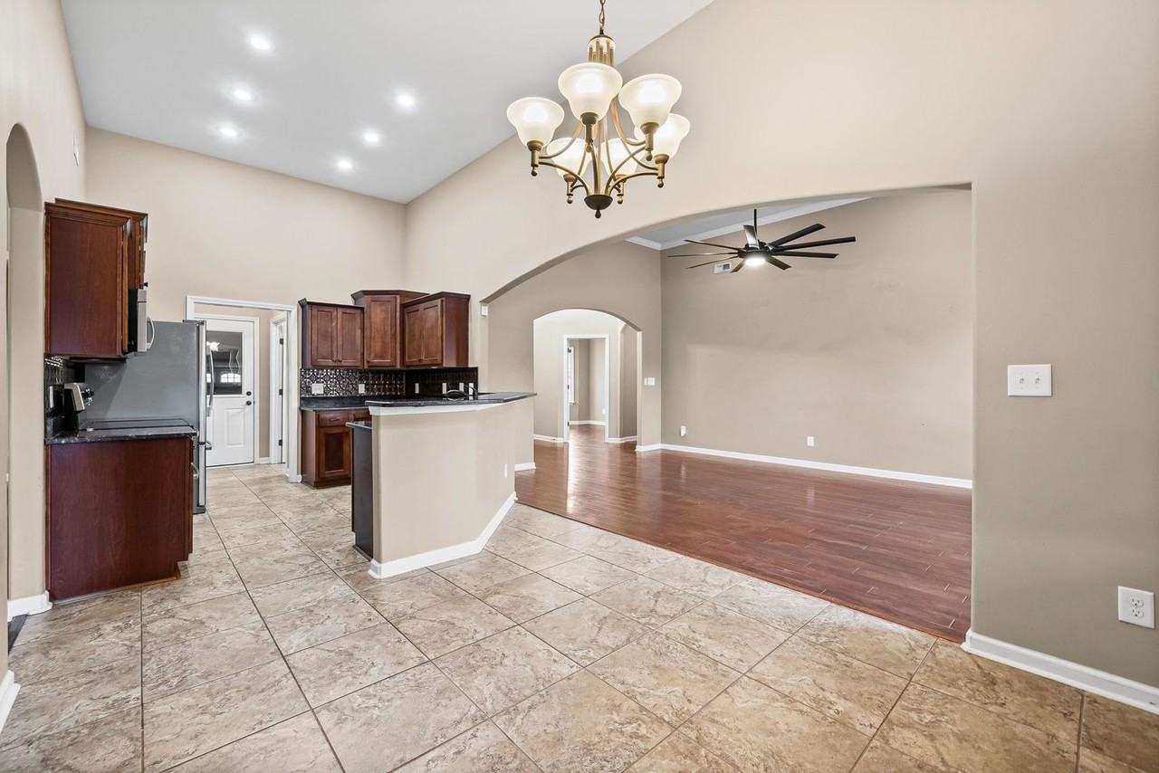 1490 Cobra Ln - Photo 5 of 25